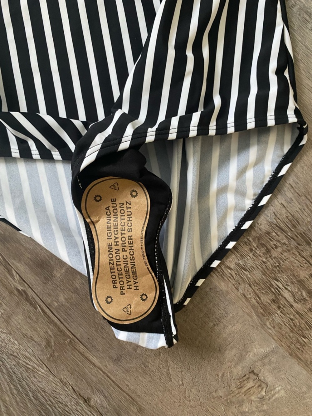 Black & White Striped One Piece Bathing Suit Adjustable Straps Women's Size M - Picture 5 of 8
